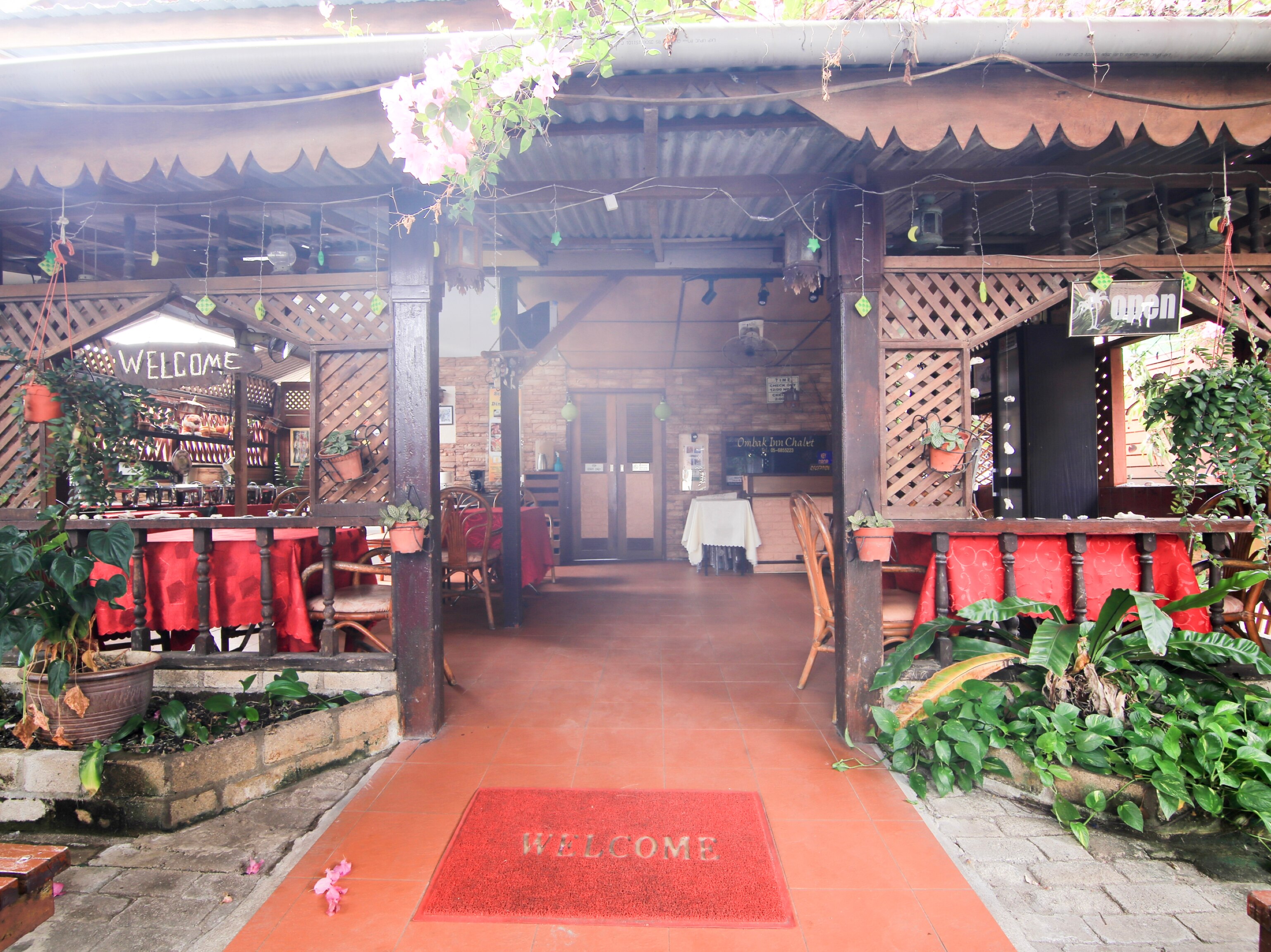 OYO 44084 Ombak Inn Chalet - Tap to explore photos