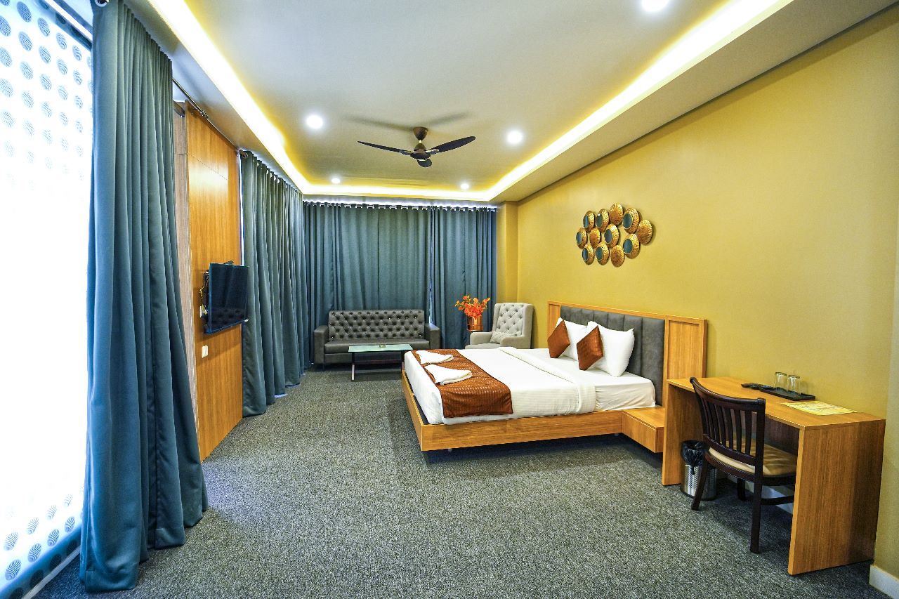 Hotel Shringar Palace - Tap to explore photos