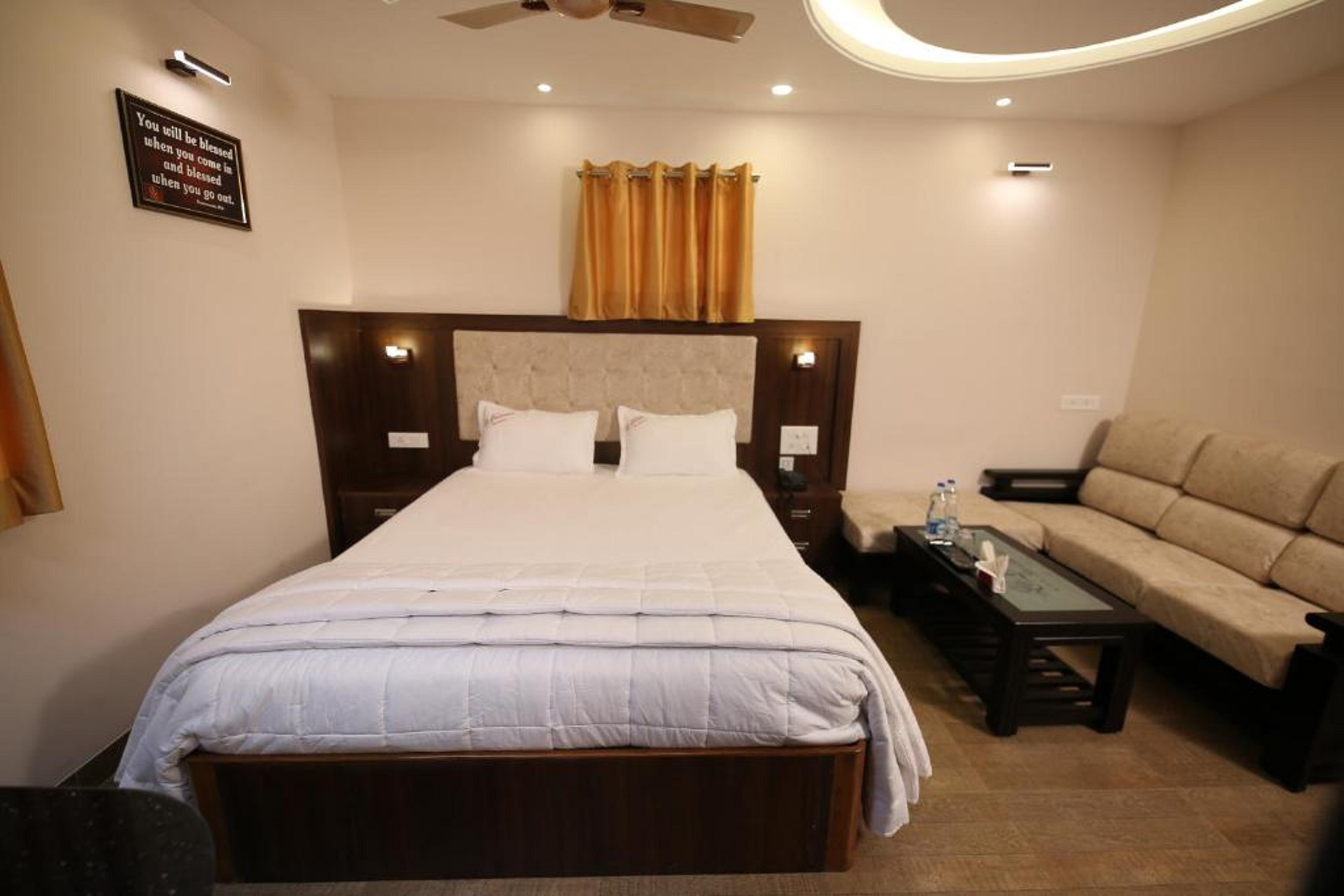 LE EMERALD RESIDENCY TAMBARAM - Tap to explore photos