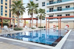 Stylish 1BR Apartment at AKA Residence with Pool Gym & Parking, Dubai