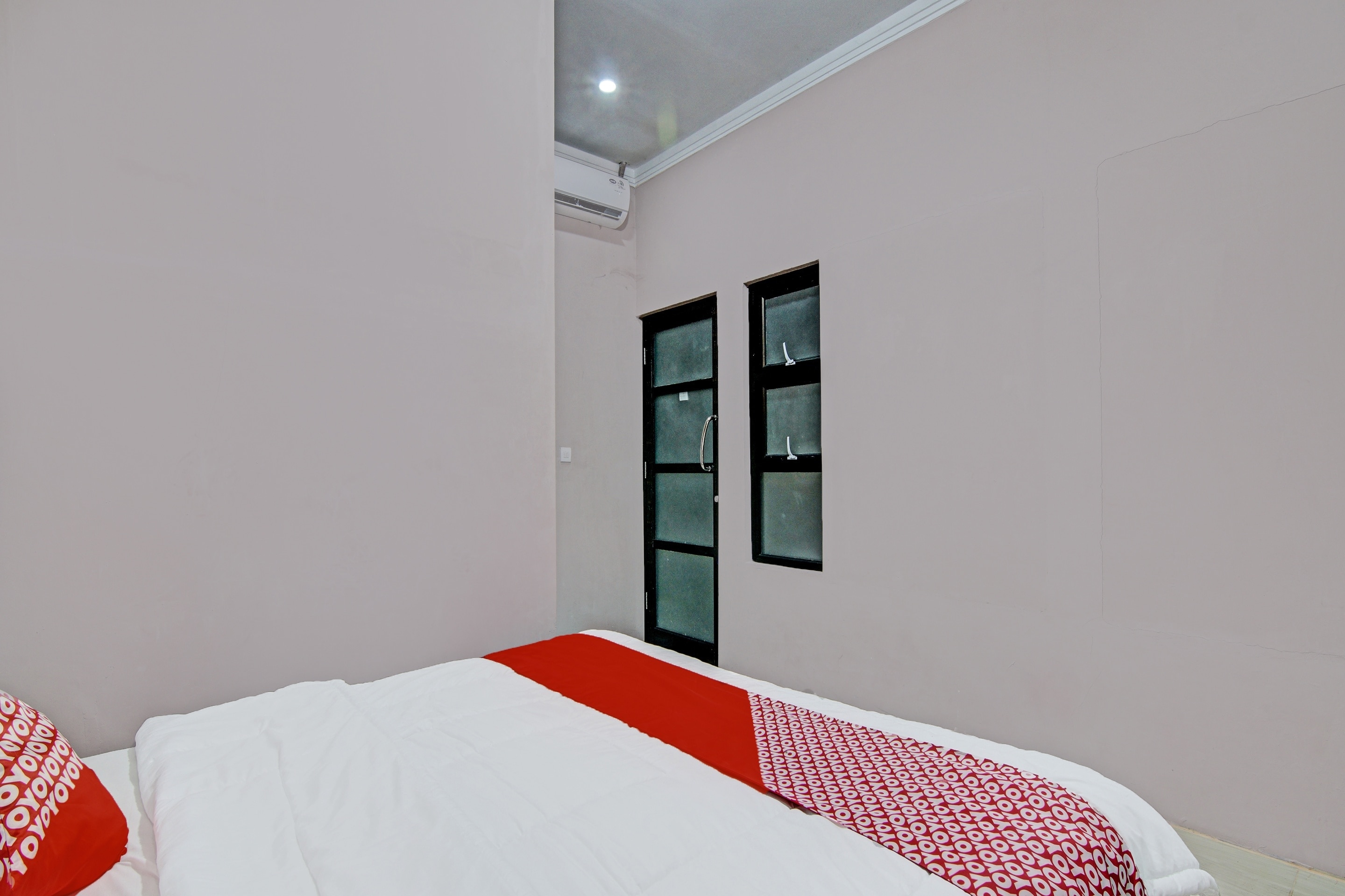 Hotel O Penginapan Noer Syariah - Tap to explore photos