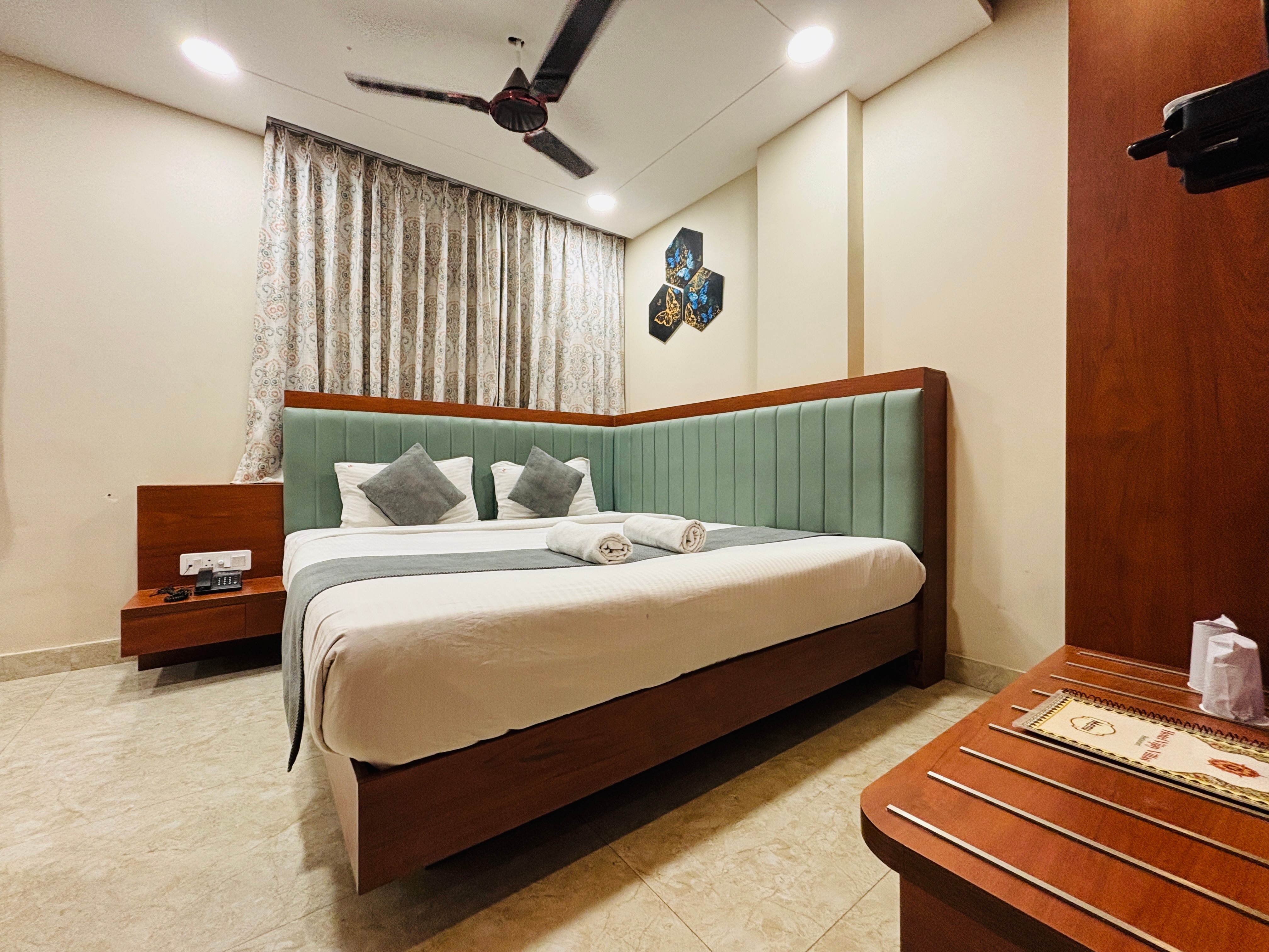 Hotel Vijay Villas - Tap to explore photos