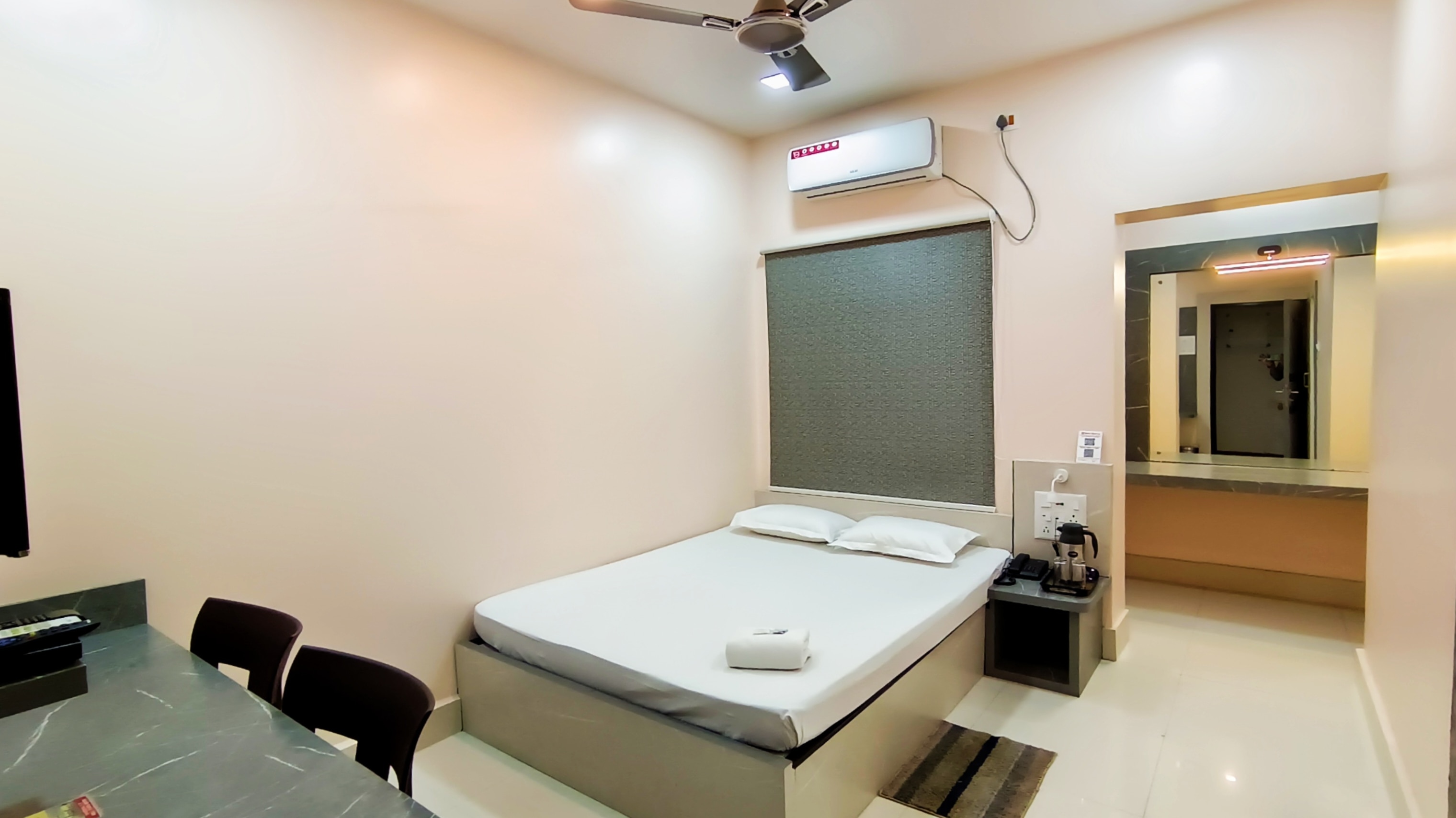 Hotel Samrat - Tap to explore photos
