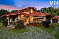 StayVista at Mercara Hill w/ Outdoor Jacuzzi, Coorg