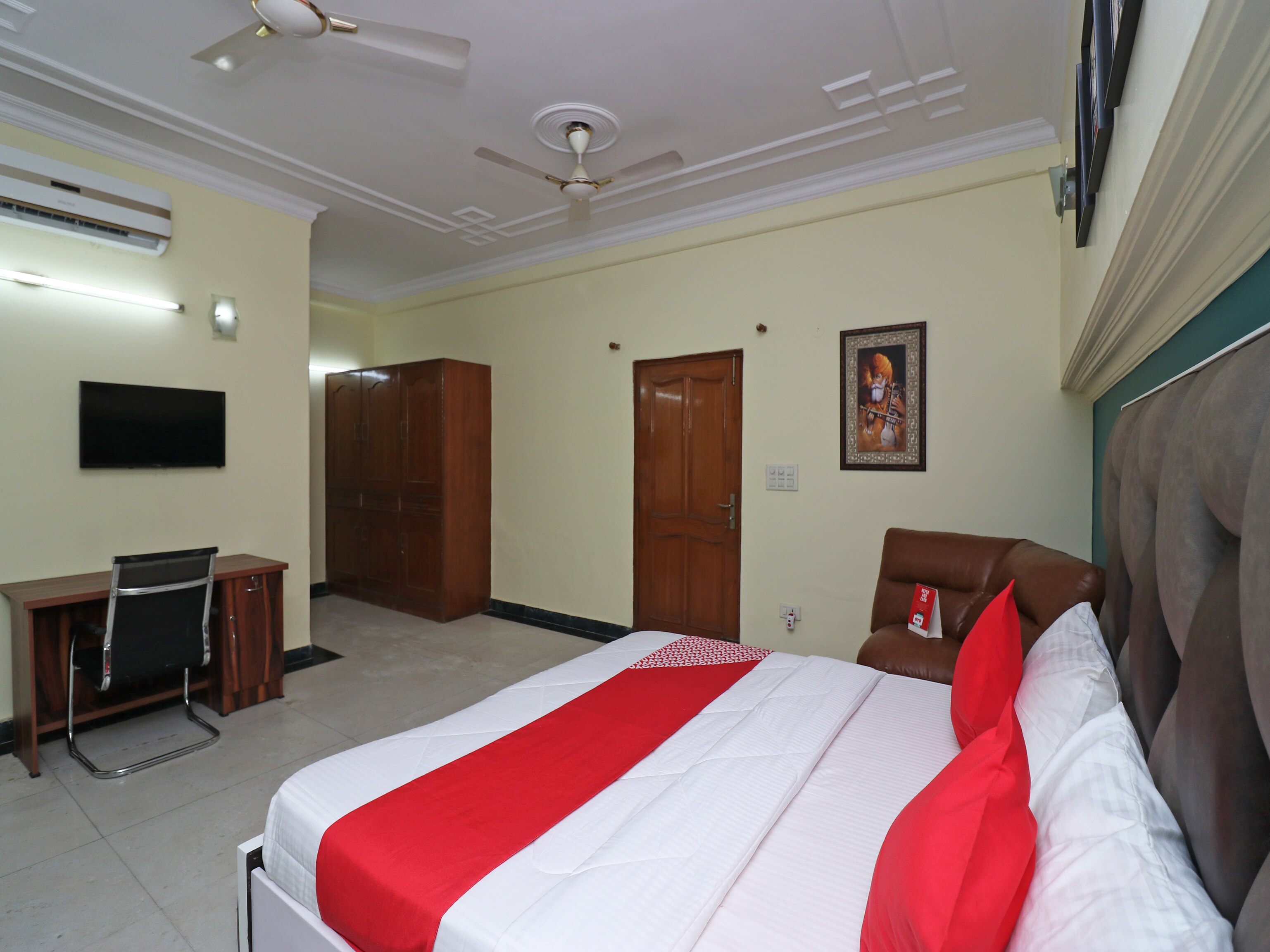 Hotel EL CID - Lodging & Boarding - Tap to explore photos