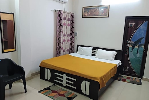 Varuna Palace | Near Mandir & Ghat's