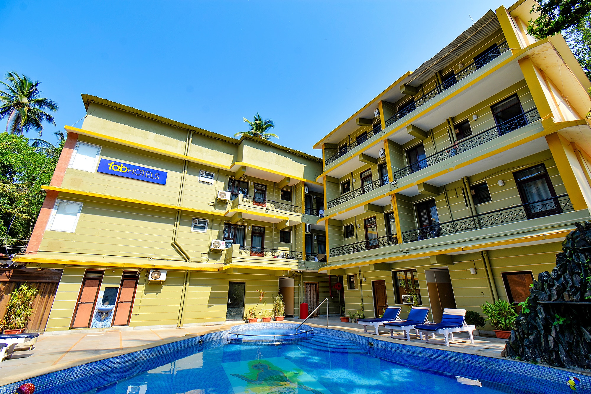 FabHotel Kris Resort - Nr. Calangute Beach - Tap to explore photos