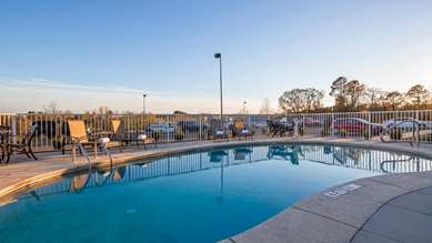 Best Western Dothan Inn & Suites - Tap to explore photos