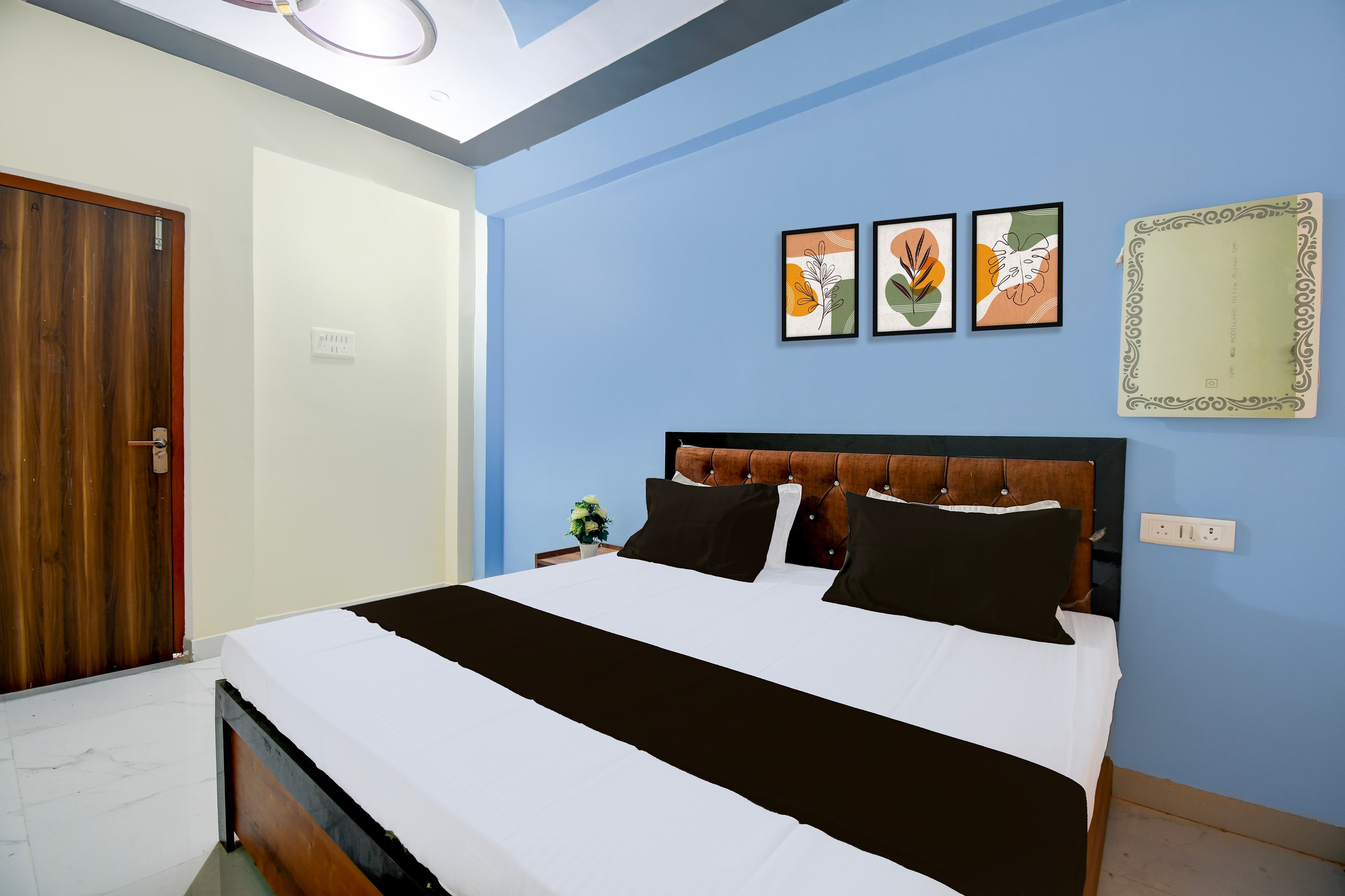 SPOT ON Hotel Rahul Inn - Tap to explore photos