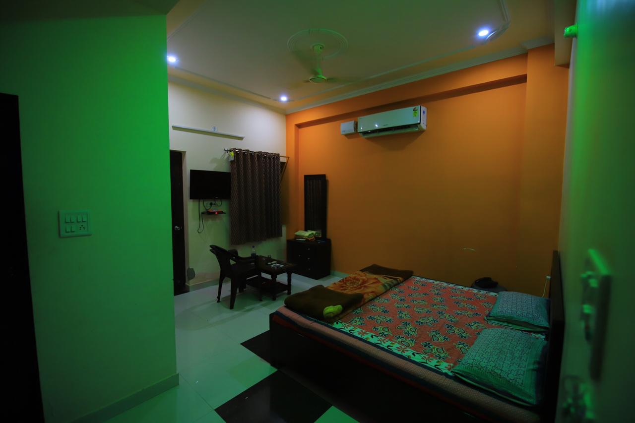 HOTEL RJ 47 - Tap to explore photos