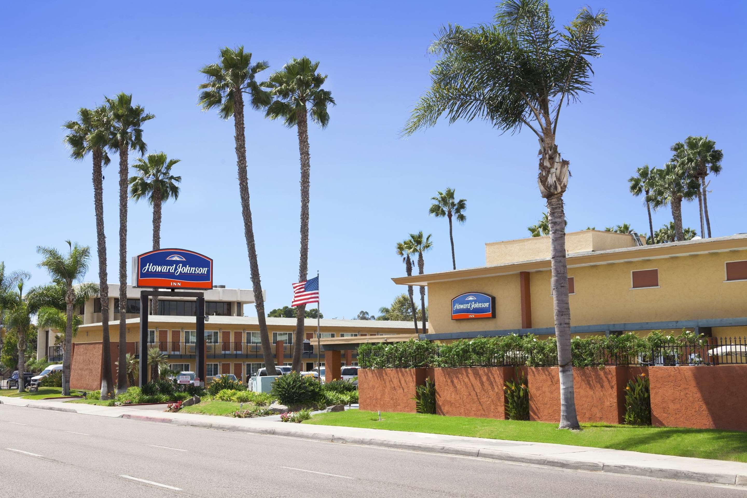 Howard Johnson by Wyndham San Diego Sea World - Tap to explore photos