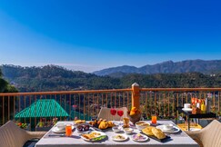 Vaza Heated Pool Jacuzzi Lift Near Kasauli, Kandaghat