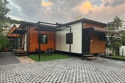 STUDIO APARTMENT AC FROM WHOOSH HOMES, Cochin