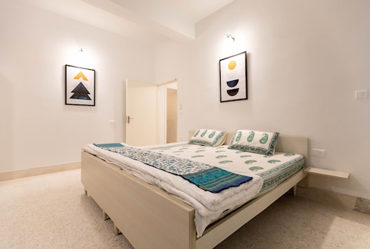 King 1 BHK Studio on Lansdowne