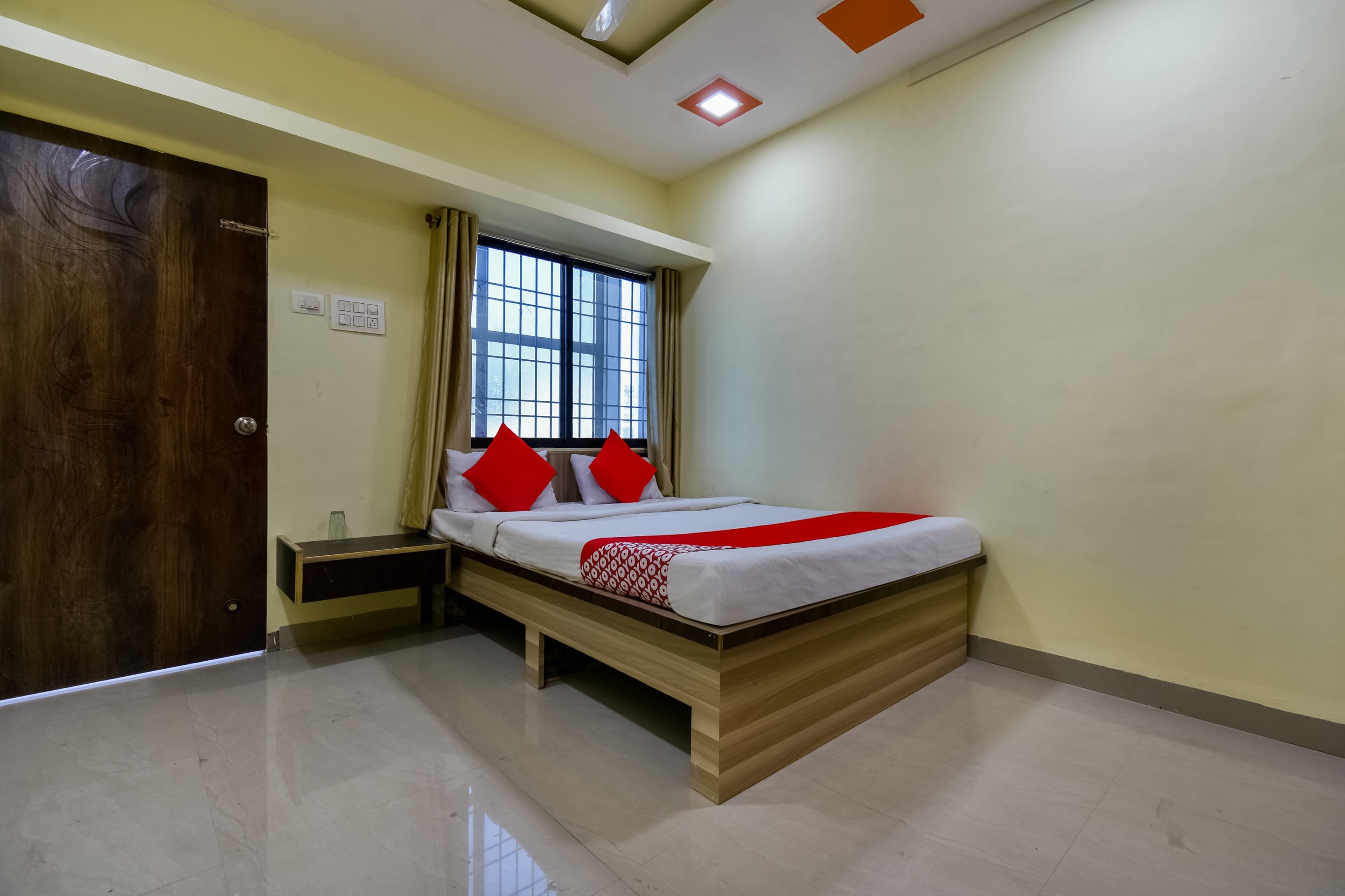 Hotel O Everest Inn - Tap to explore photos