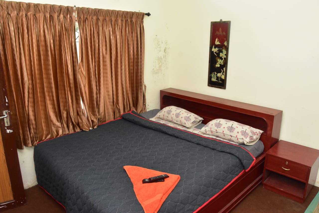 FLGHR Iniyan villa and rooms - Tap to explore photos