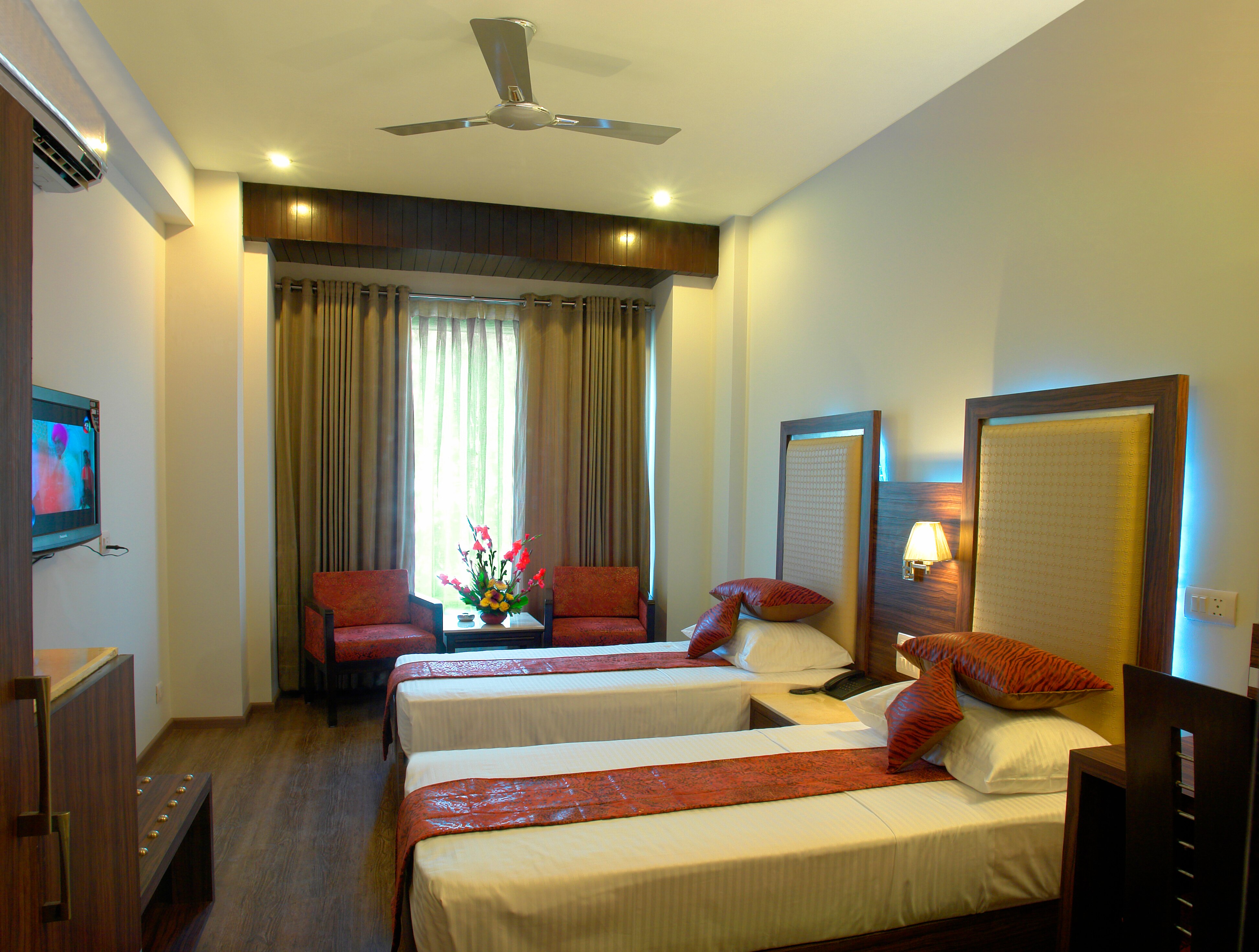 Sunvilla Gurgaon B&B - Tap to explore photos