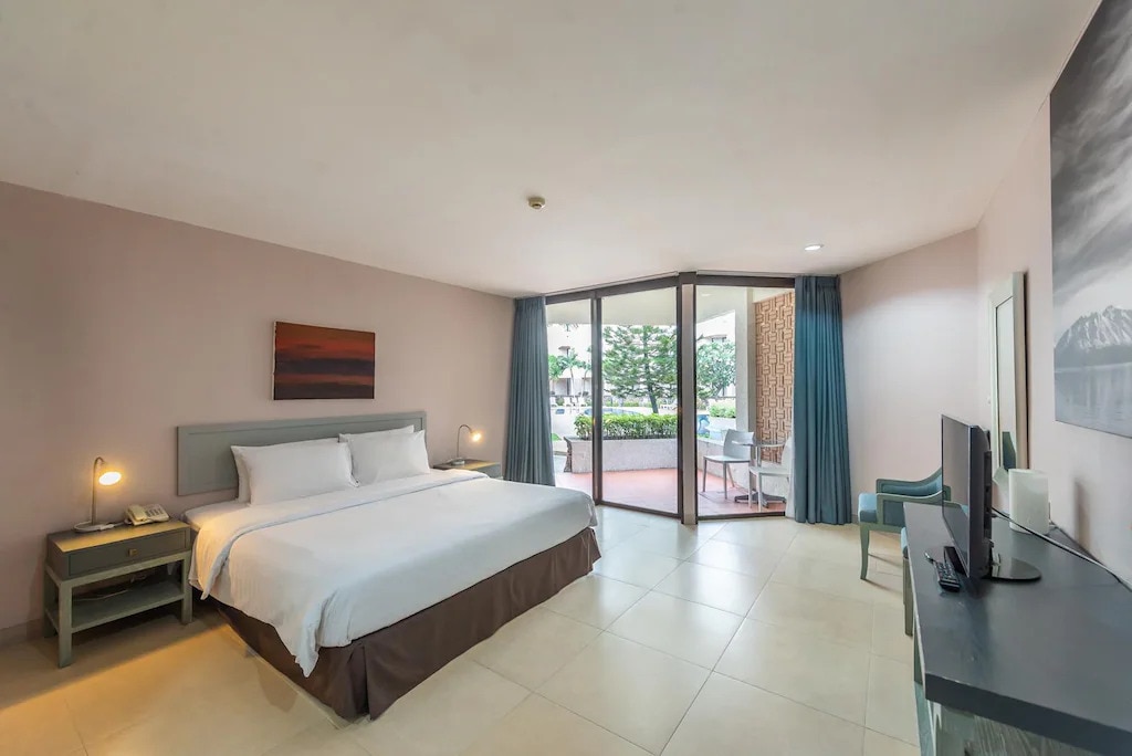 Hotel Tropicana Pattaya - Tap to explore photos