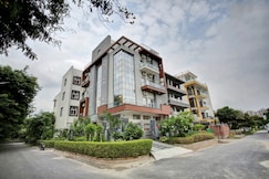 Hotel O COZY RETREAT, Noida