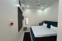 Kusum Stays, Ayodhya