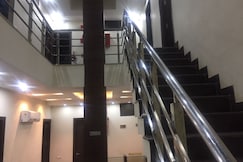 Hotel The 13een, Zirakpur