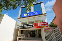 FabHotel Silver House Inn, Bangalore