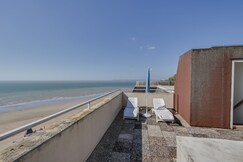 Duplex apartment with sea view and roof terrace, Manche