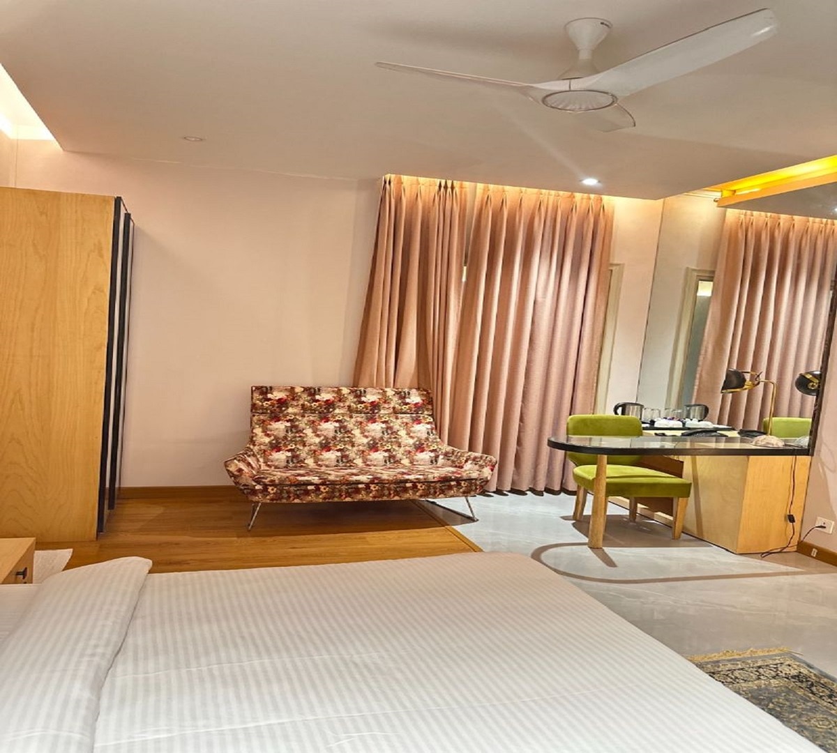 Grand 5 resort Meerut - Tap to explore photos