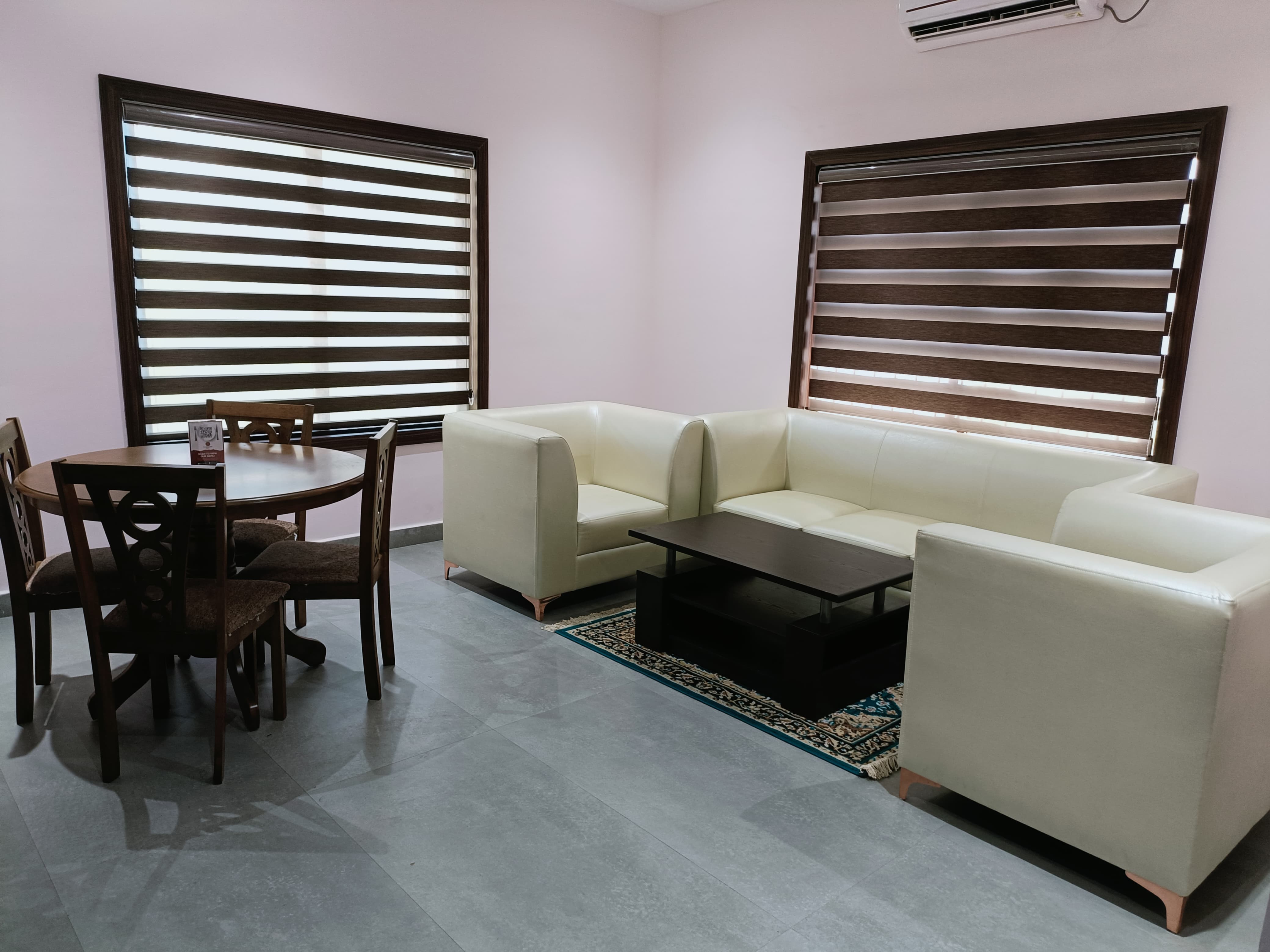 Hotel Ivyaan Palace - Tap to explore photos