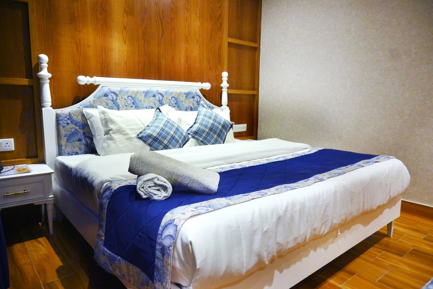 Hotel Parkwood @ Mall Road, Mussoorie - Tap to explore photos
