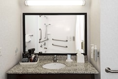 Hampton Inn & Suites Raleigh Downtown, Wake