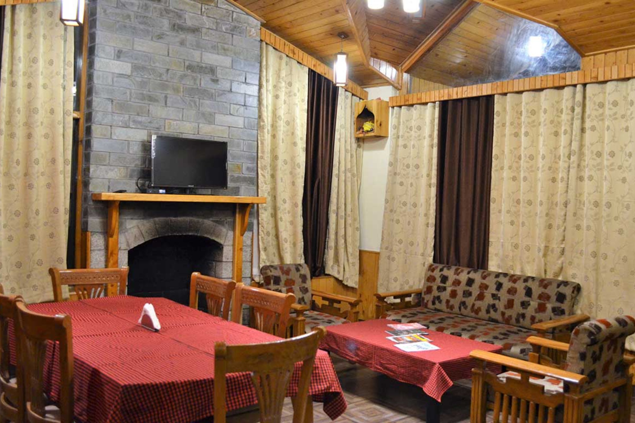 Gezellig Inn Tree Hill Cottages Kanyal Villas Manali Inr 686