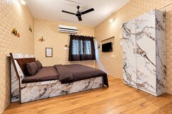 Your Cozy Goa Stay Studio Near Calangute Beach, Goa