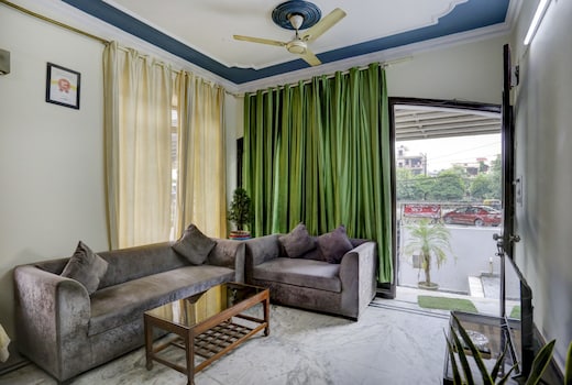 Hotel O DIAMOND TREE SECTOR 49 NOIDA NEAR PRAYAG HOSPITAL