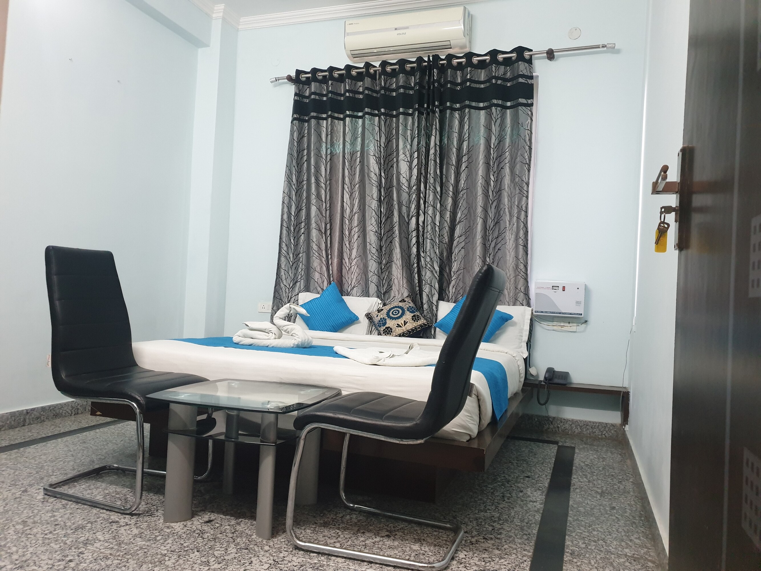 Hotel Rudraksh - Tap to explore photos