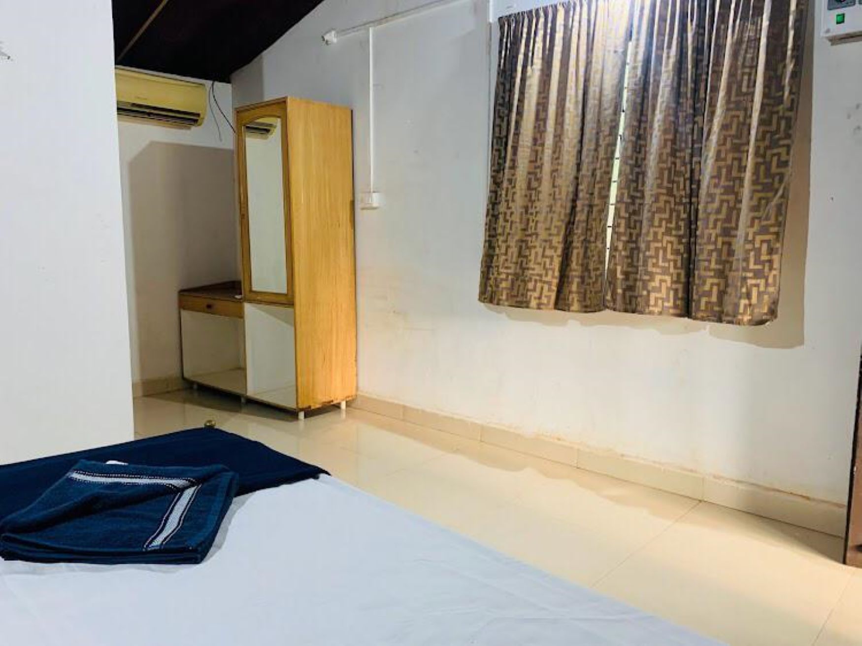 Colomb Homestay - Tap to explore photos