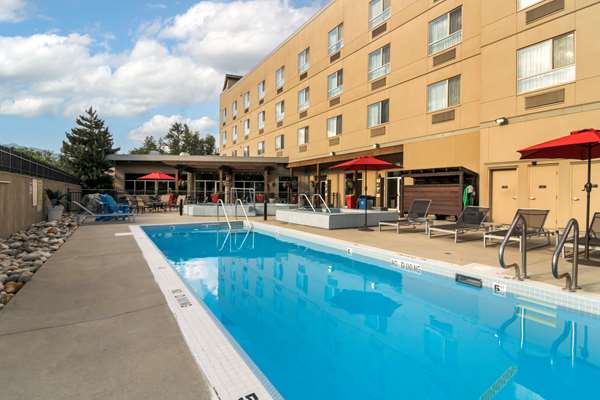Best Western Plus Revelstoke - Tap to explore photos