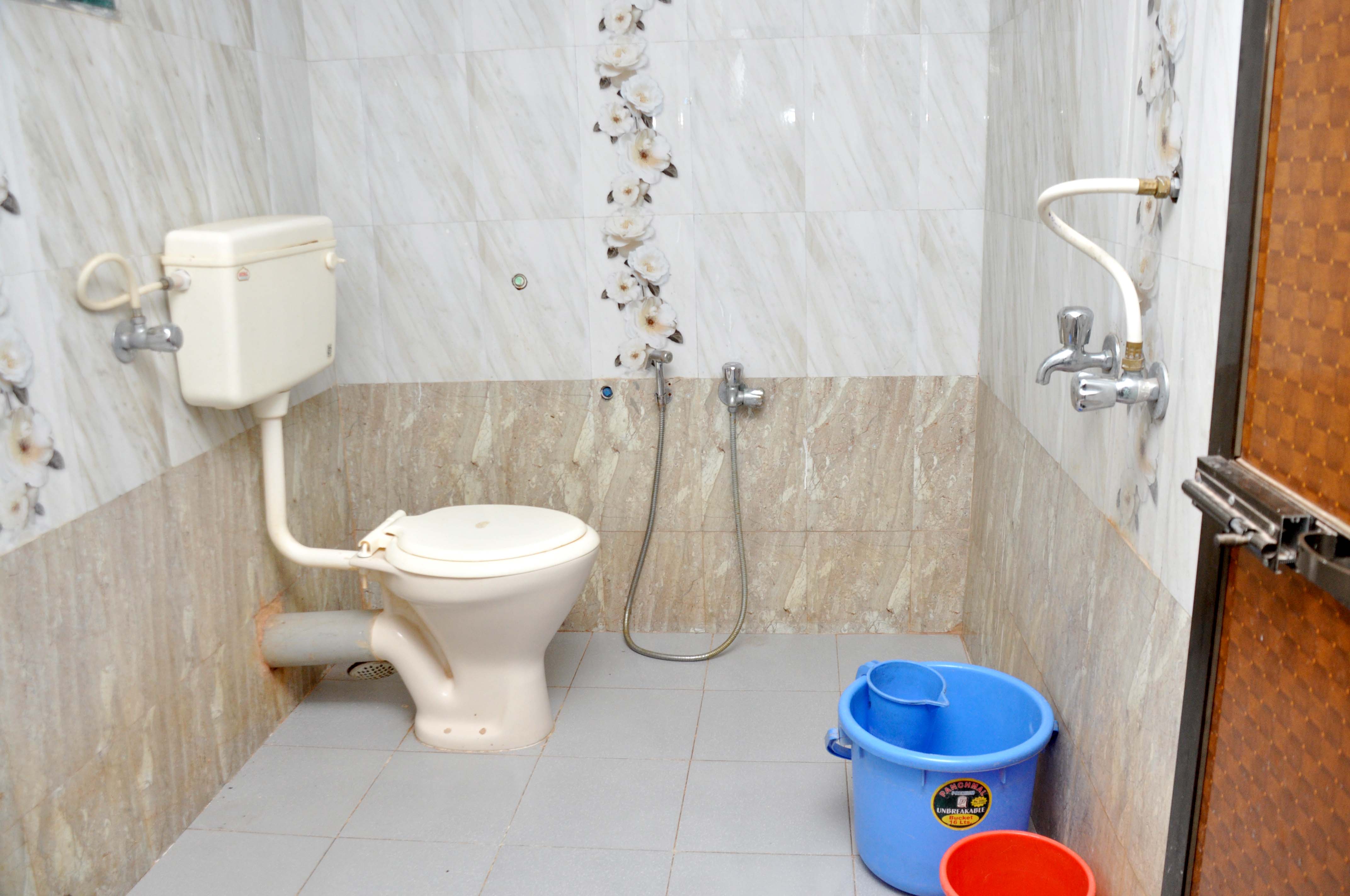 Mahapurush Nyahari Niwas | Rooms & Kitchen - Tap to explore photos