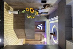 Hotel We Rooms, Surat