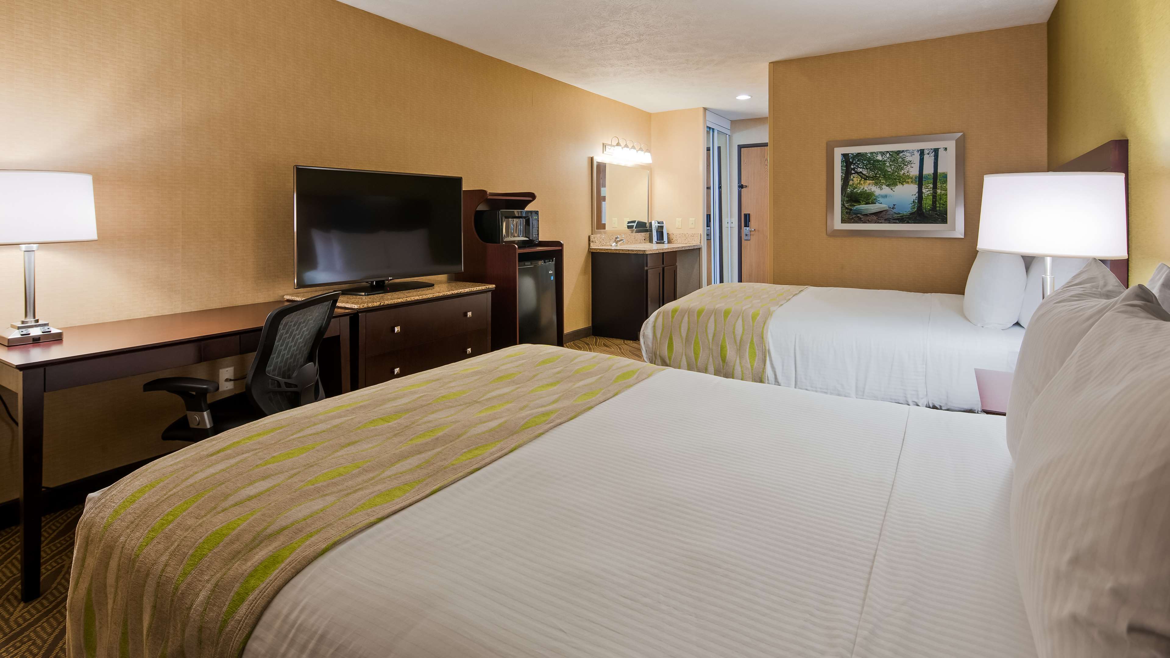 Best Western Gaylord - Tap to explore photos