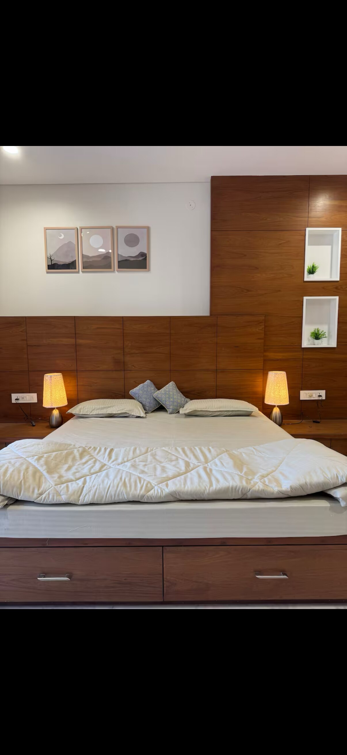 UPSCALE 2BHK NEAR URBAN HOTSPOTS  - Tap to explore photos