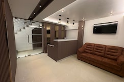 HOTEL ROYAL KING Near Express Avenue Mall, EA Chambers, Australian Consulate, Chennai