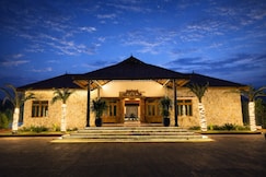 The Verandah by Homeyhuts - 6BR Farm stay with Poolside Raindance, Ibrahimpatnam