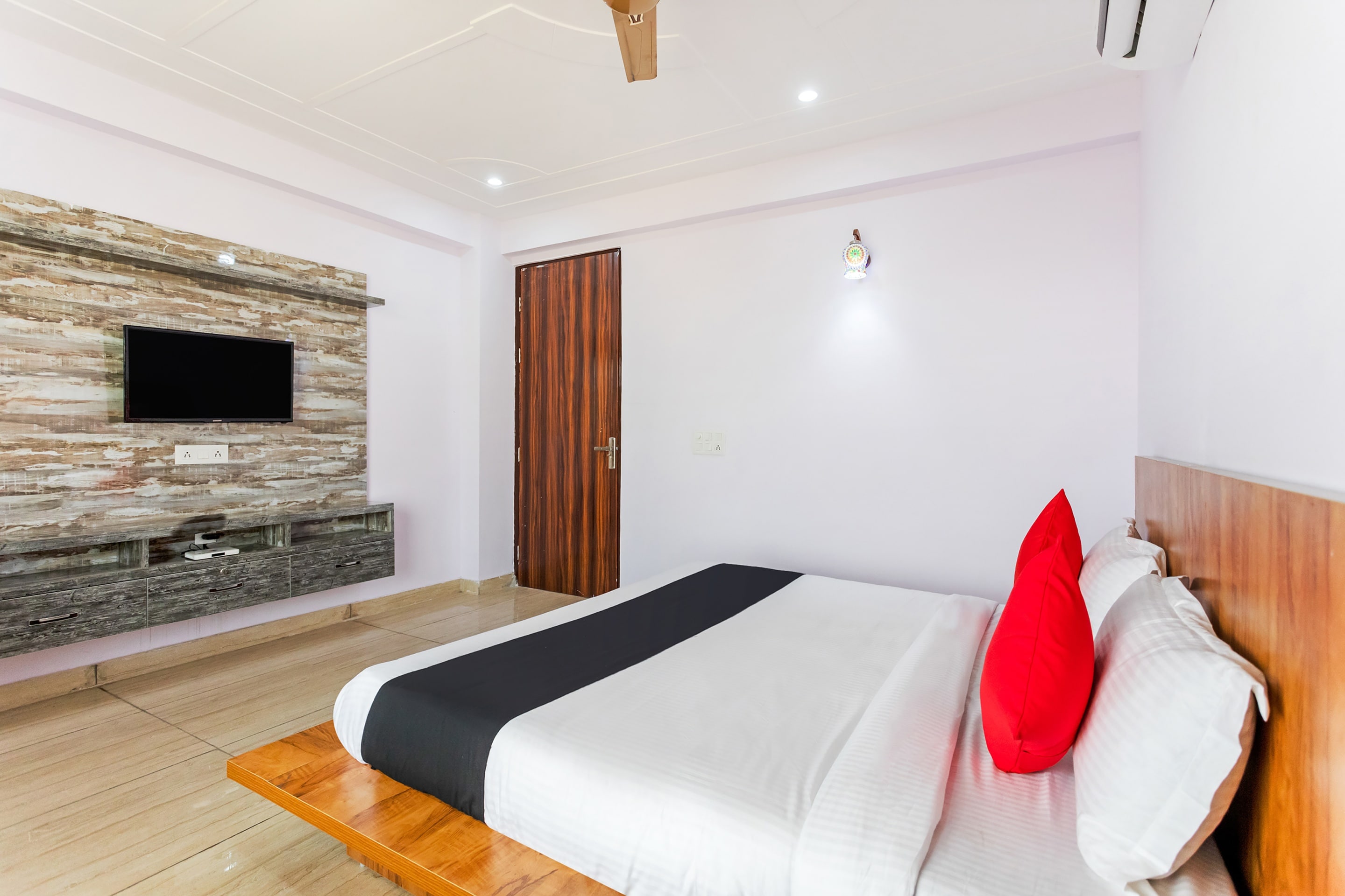 Capital O Harish Residency - Tap to explore photos