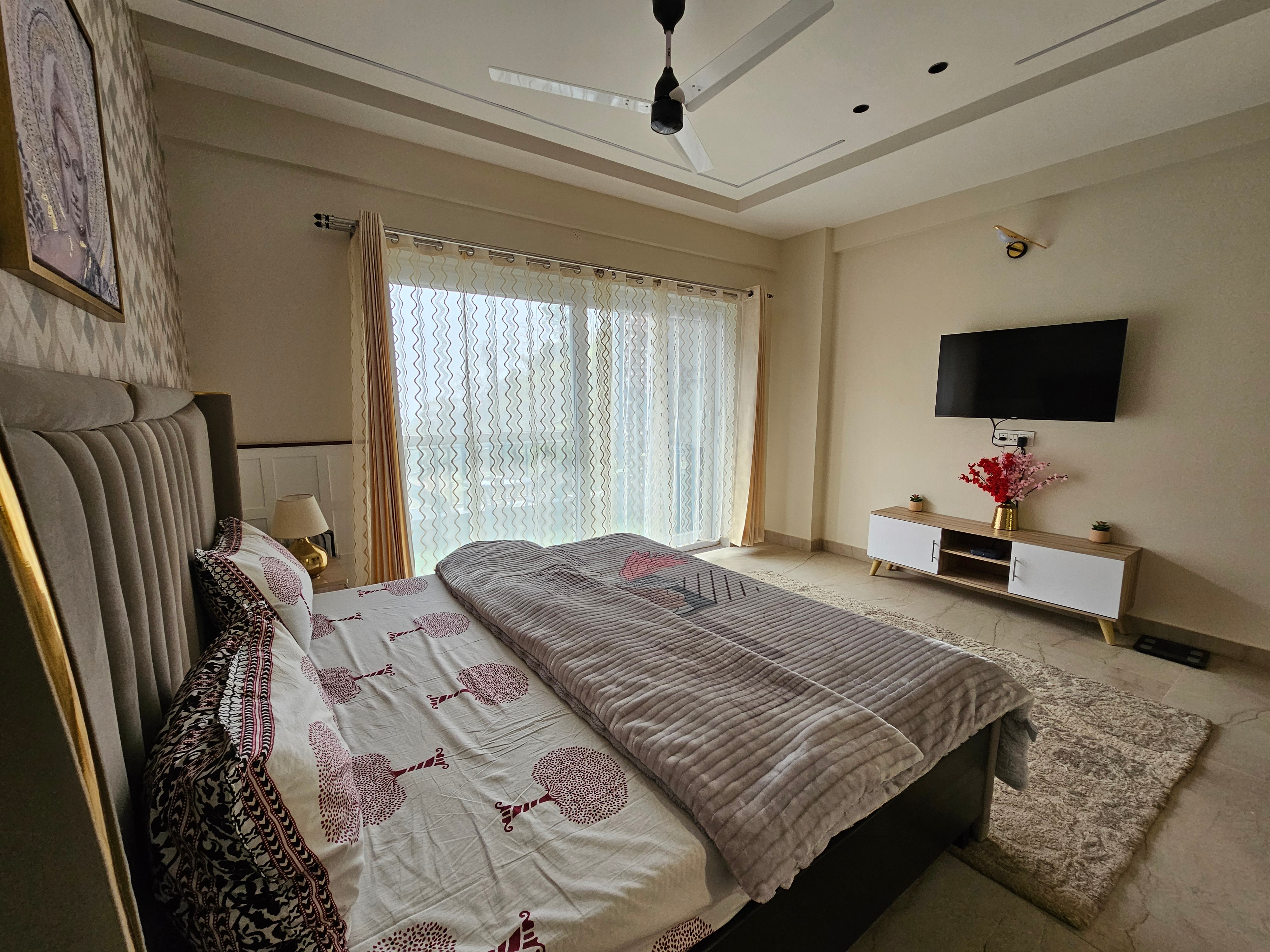 The Barrum   Cozy 1BHK Apartment in Kuthal Gate - Tap to explore photos