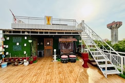 Shree Ram Sharanam near Prem Mandir or Iskcon, Vrindavan