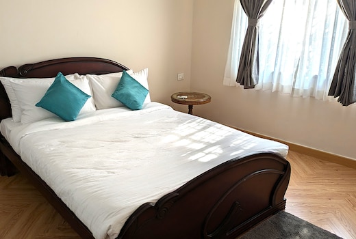 Lavelle Suite by Leaf 3BHK AC in Central Bangalore
