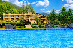 Foxoso Misty Oaks Resort Near Kainchi Dham 8 Kms., Bhowali