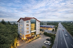 Batra Hotels & Residences (Pure Vegetarian Hotel), Srinagar