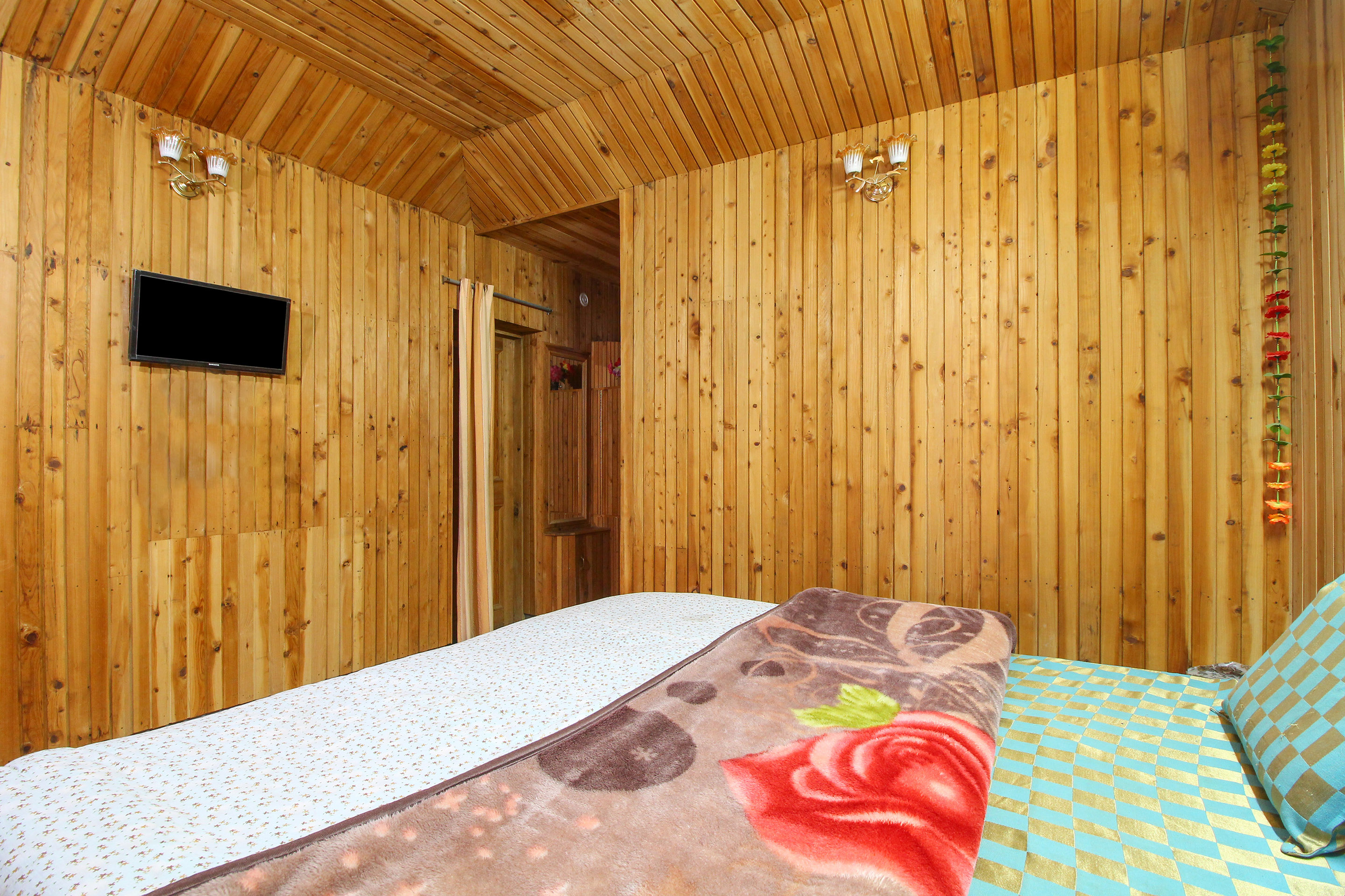 Aastha Home Stay - Tap to explore photos